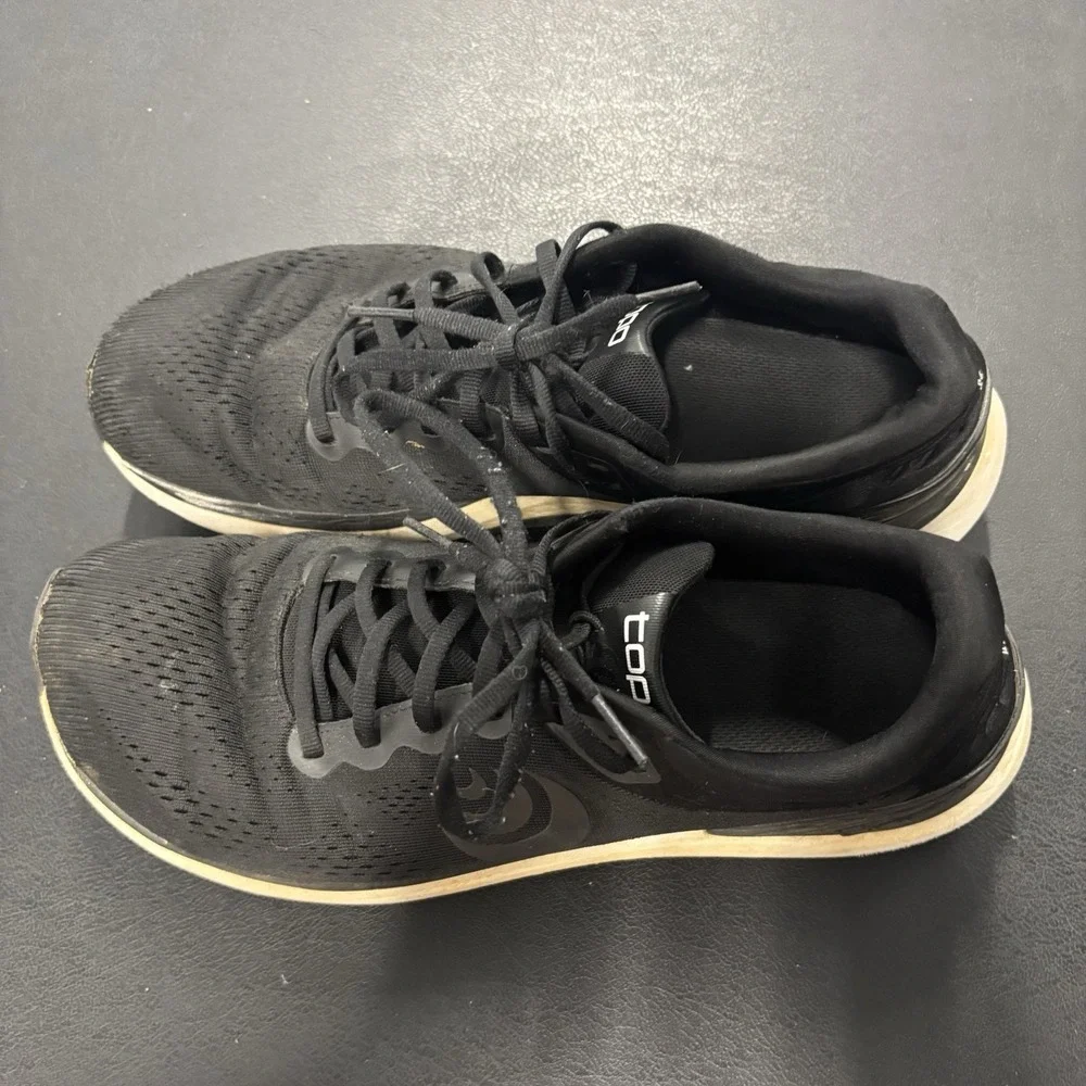 Topo Ultrafly 4‎ Men's Size 10.5 Running Shoes Stone Black White